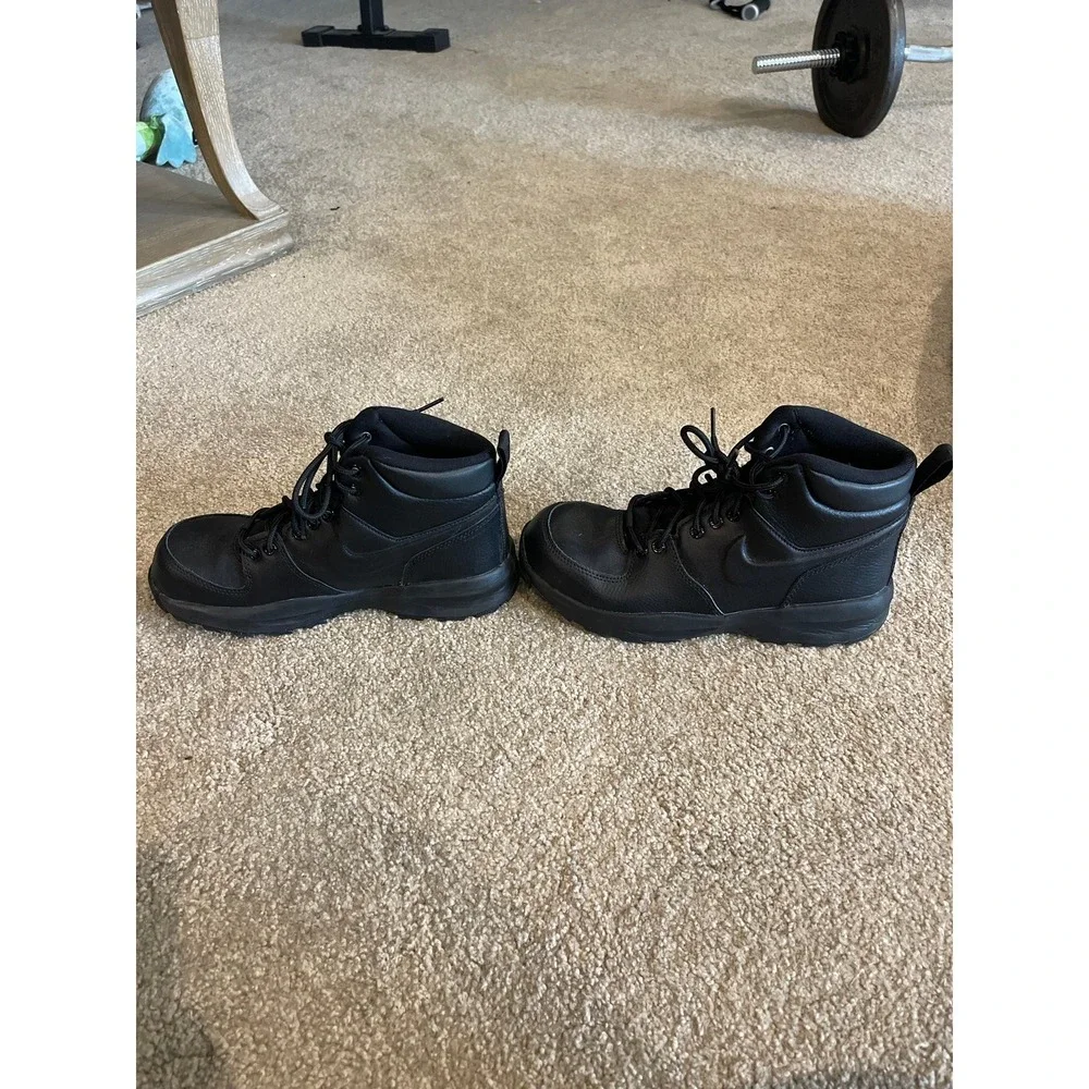 Nike black boots boys youth